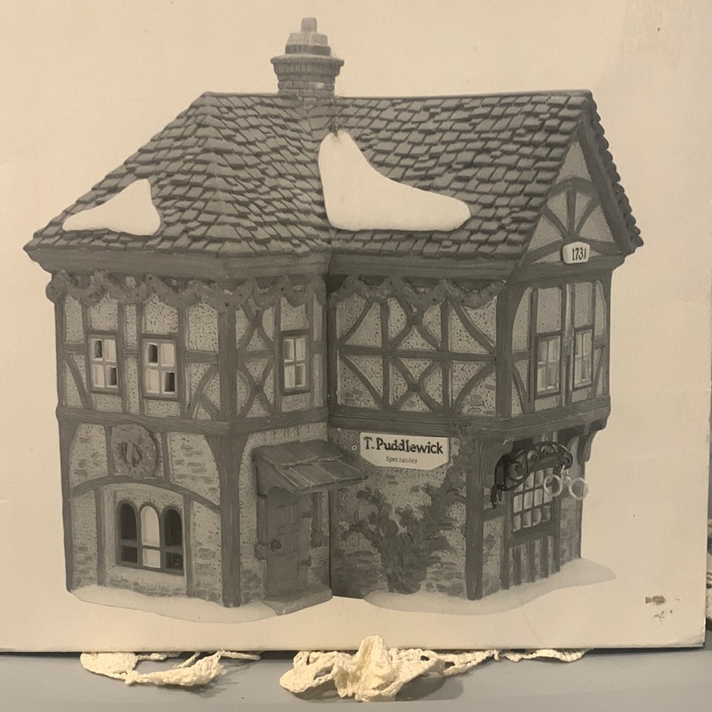 Dept 56 Dickens Village T. Puddlewick Spectacle Shop 58331  In Original Box